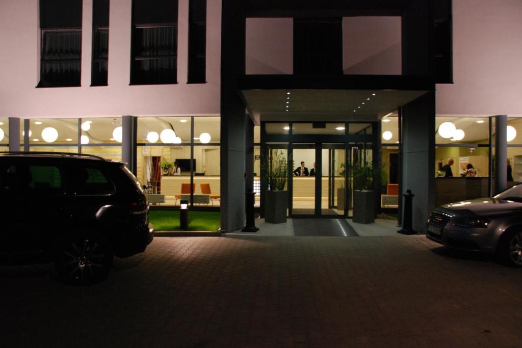 Hotel Poznanski A2 Lubon Exterior photo